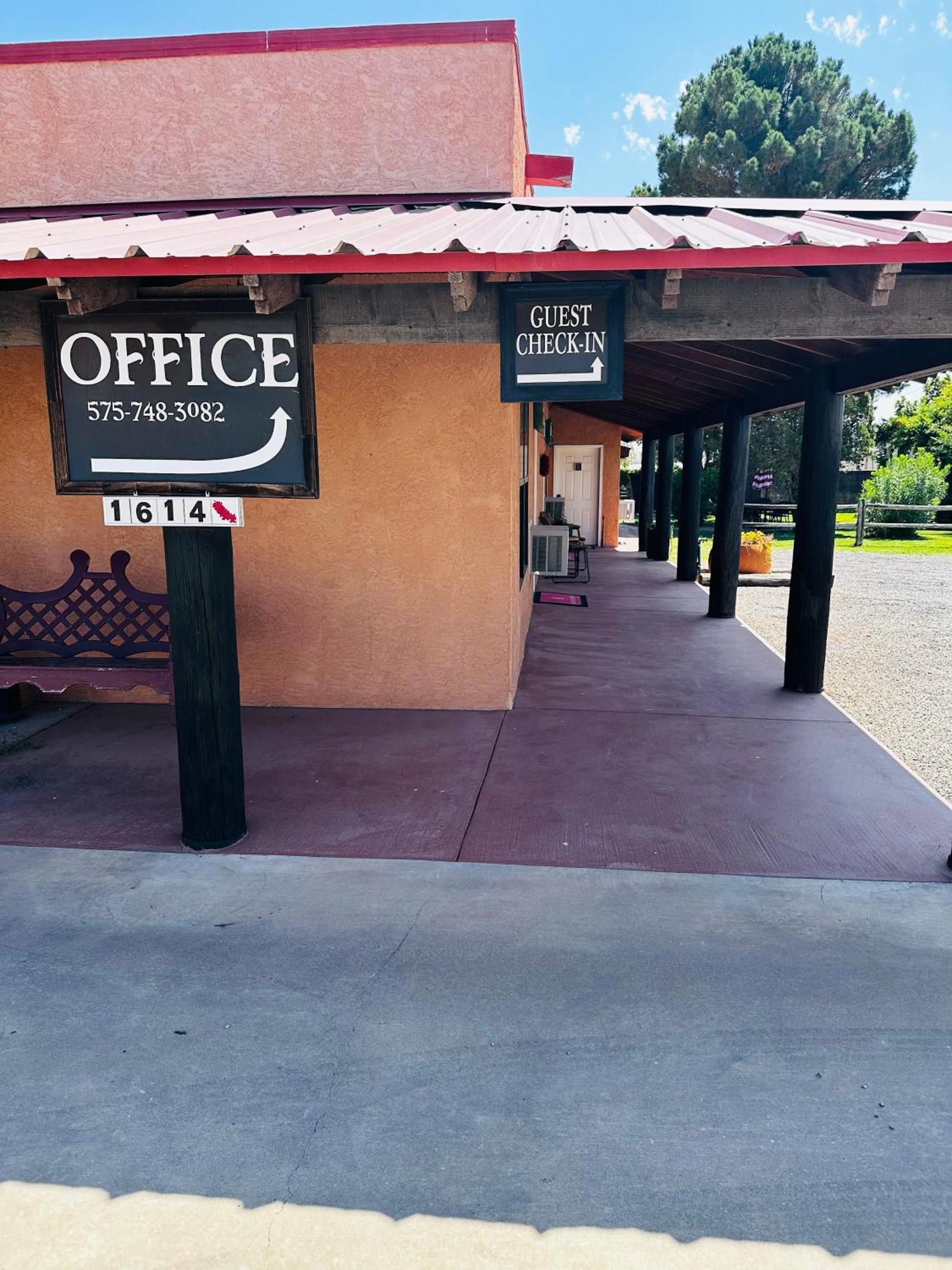 Adobe Rose Boutique Inn Artesia Luaran gambar