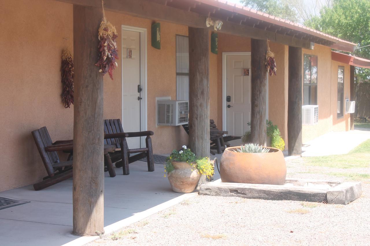 Adobe Rose Boutique Inn Artesia Luaran gambar