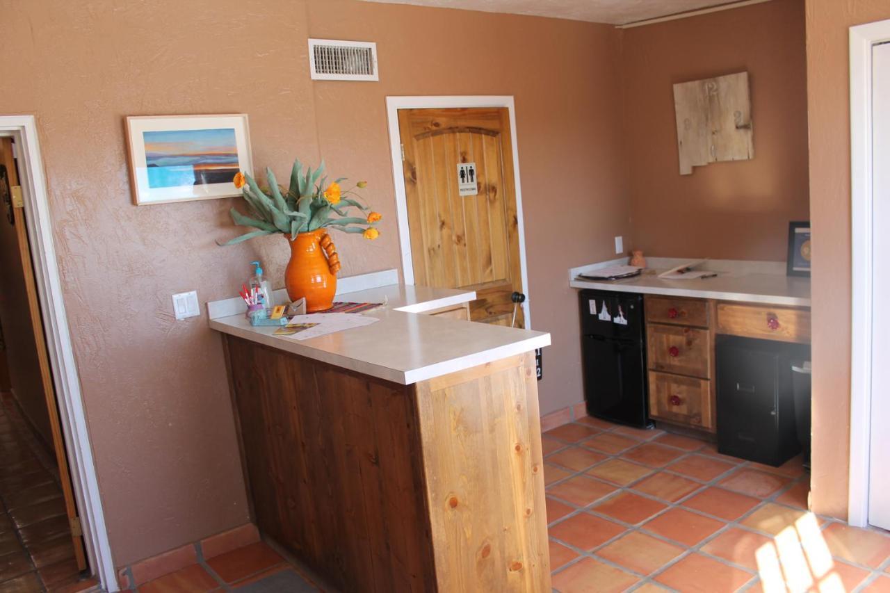 Adobe Rose Boutique Inn Artesia Luaran gambar